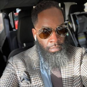 Meet your Posher, Derek